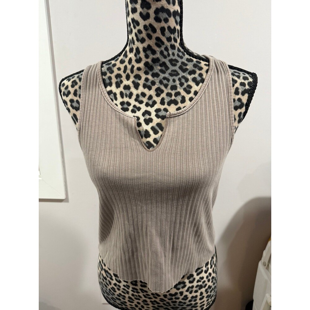 American Eagle ribbed vneck tank size large cropped EUC